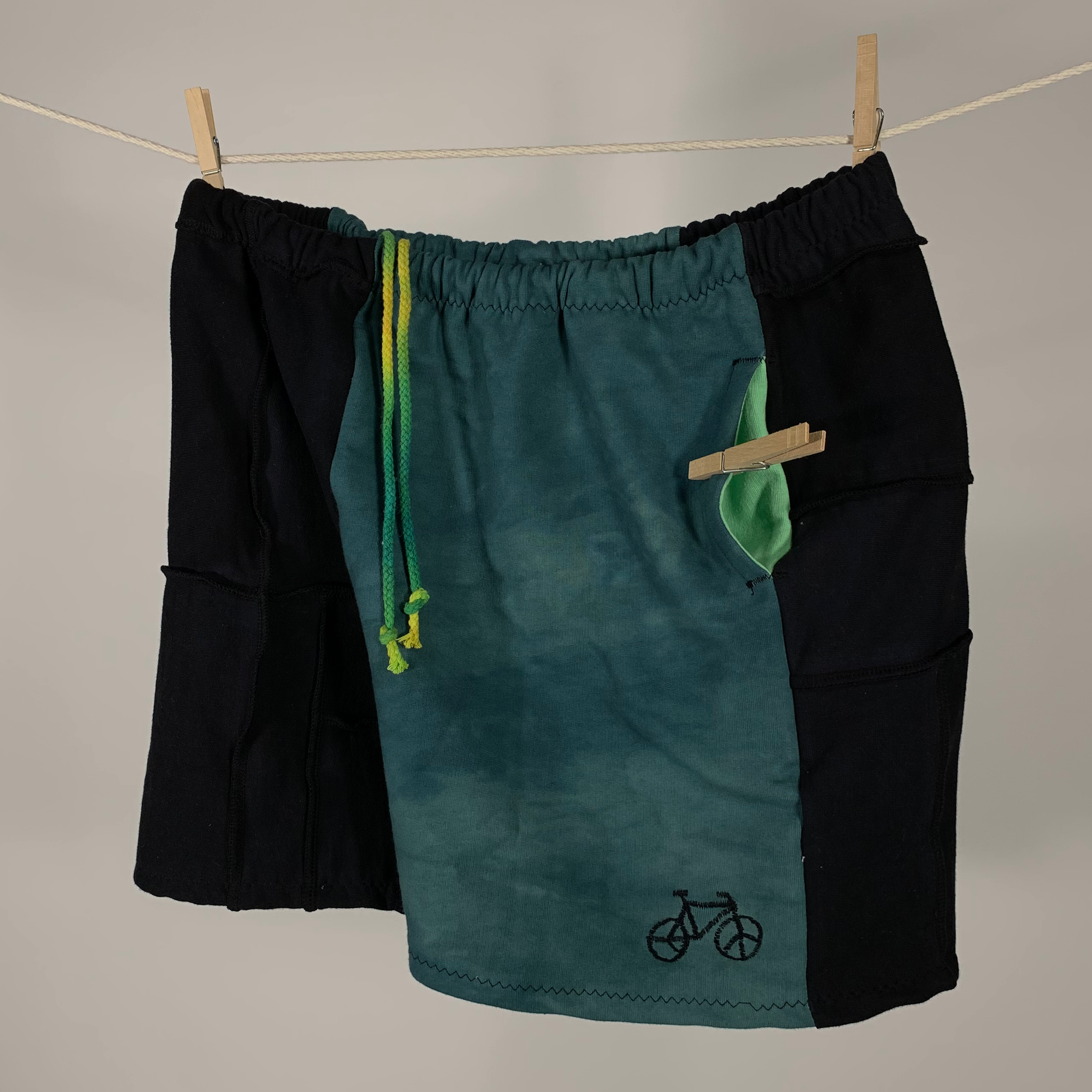 organic cotton embroidered shorts - L
